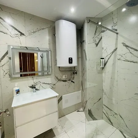 Central Stay Tirana *